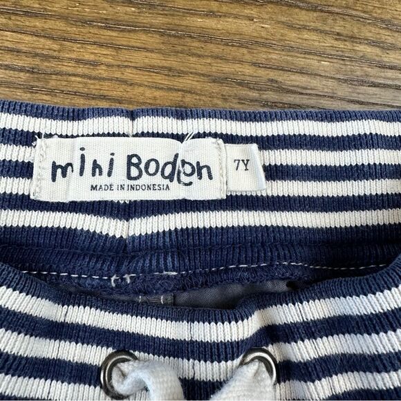 Mini Boden Gray Adventure Shorts - Picture 2 of 3